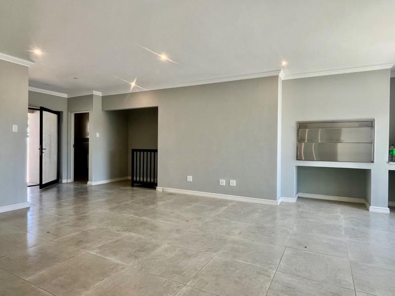 3 Bedroom Property for Sale in Fraaiuitsig Western Cape